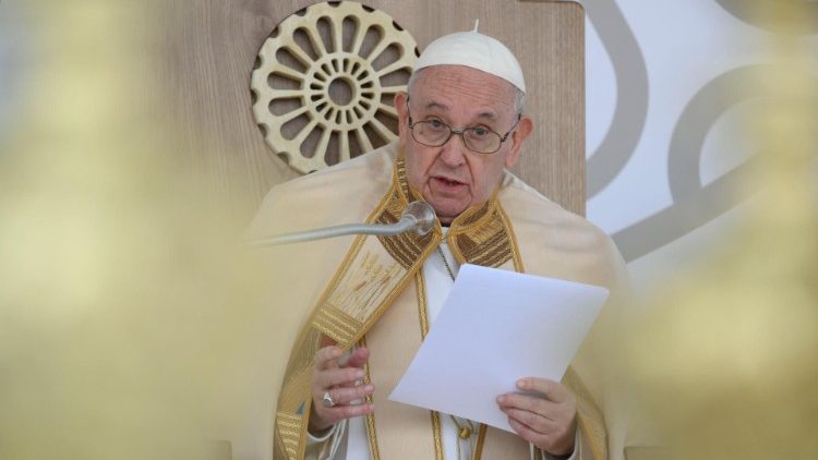 Papa Francesco celebra la messa a Matera a conclusione del Congresso Eucaristico 