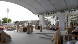 Il palco e l'altare della Celebrazione Eucaristica a Matera
