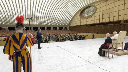 Il Papa incontra i partecipanti al Congresso di UNIAPAC International