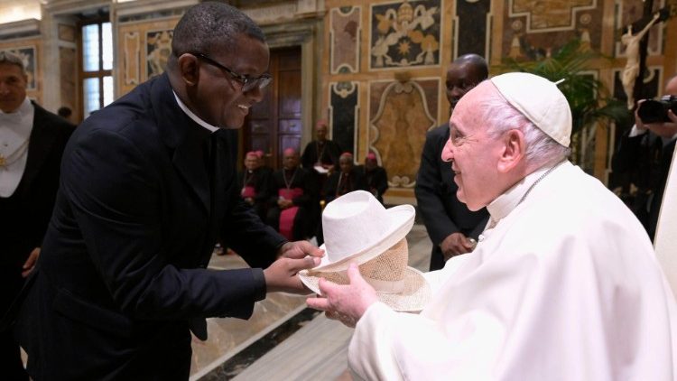 Pope meets with priests and religious of Madagascar who reside in Rome