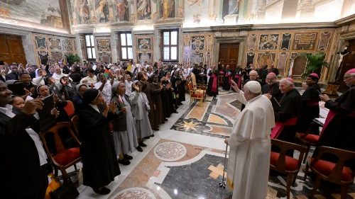 Audiencia del Papa a los miembros del Consejo de la Unión de sacerdotes, religiosos y religiosas malgaches en Roma