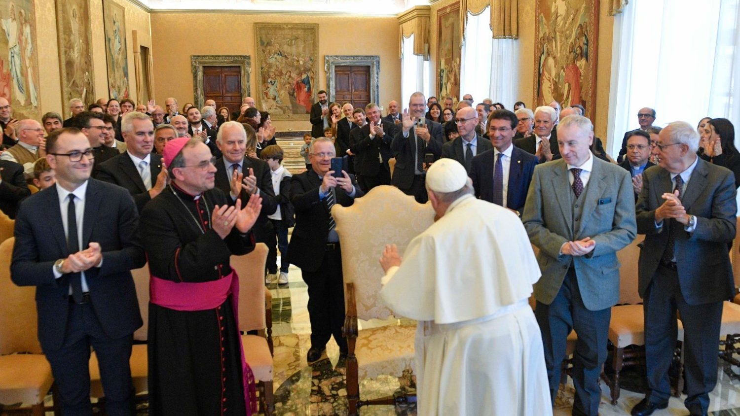 Il Papa ai comunicatori del Copercom: le persone sono sostantivi, non aggettivi 