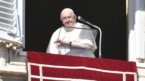 Pope at Angelus: Pray for my journey to Bahrain