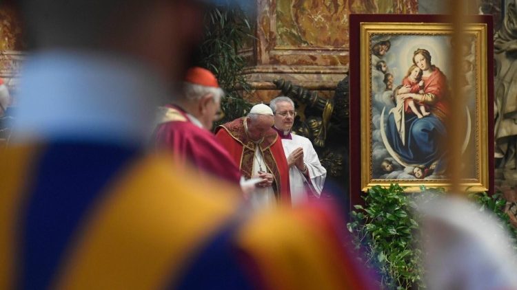 El Papa en la Misa en en sufragio de los cardenales y obispos fallecidos durante el año 2022.