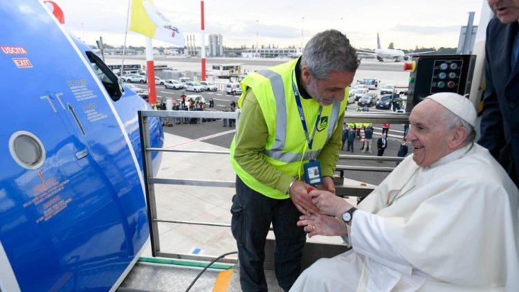 バーレーン 訪問に出発する教皇フランシスコ　2022年11月3日　ローマ・フィウミチーノ国際空港