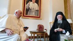 Papst Franziskus mit dem orthodoxen Ökumenischen Patriarchen Bartholomaios I.