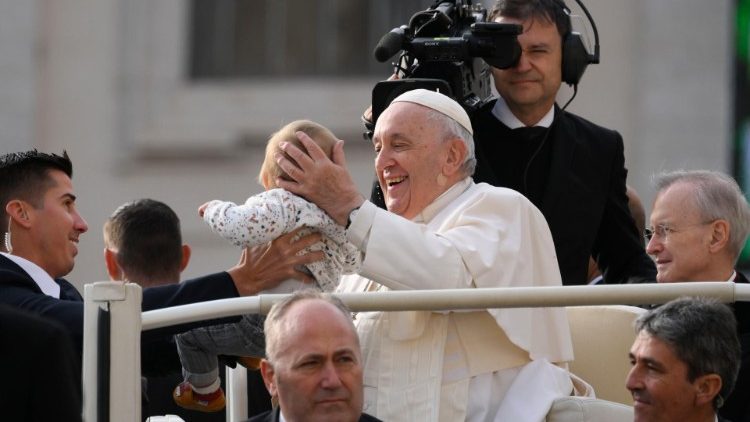 Pope Francis greets crowds at General Audience