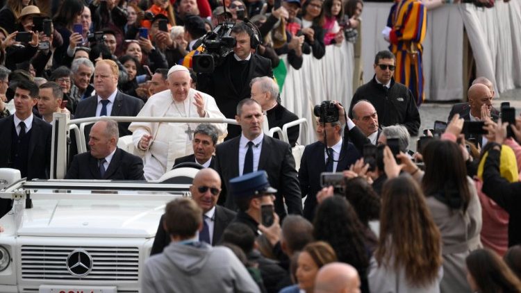 Le Pape François lors de l'audience générale du 9 novembre 2022, place Saint-Pierre de Rome. 