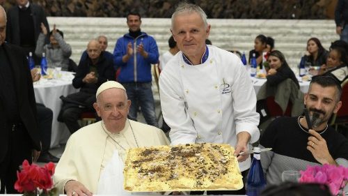 Il pranzo di Papa Francesco con i poveri