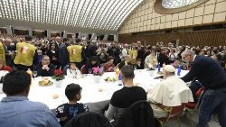 Obiad Ojca Świętego z ubogimi w Auli Pawła VI