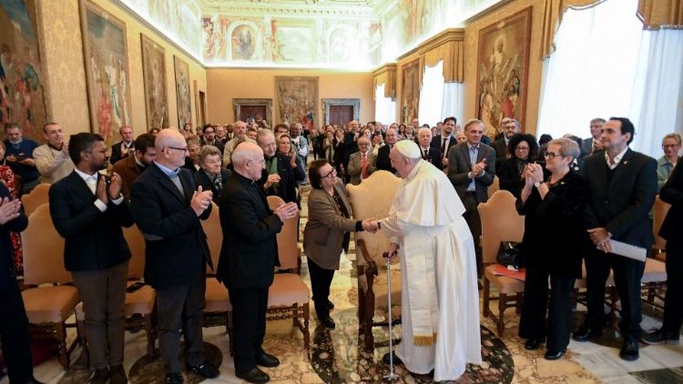 Le Pape François a reçu en audience les membres de la fédération des organismes chrétiens de service international de volontariat, le 14 novembre 2022, au Palais apostolique. 
