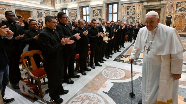 Le Pape et les membres du Collège pontifical latino-américain, le 28 novembre 2022. 