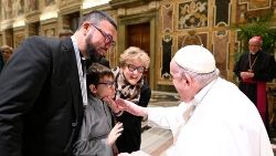 Papa recebe grupo de pessoas com deficiência por ocasião do Dia Internacional das Pessoas com Deficiência (03/12/2022) 