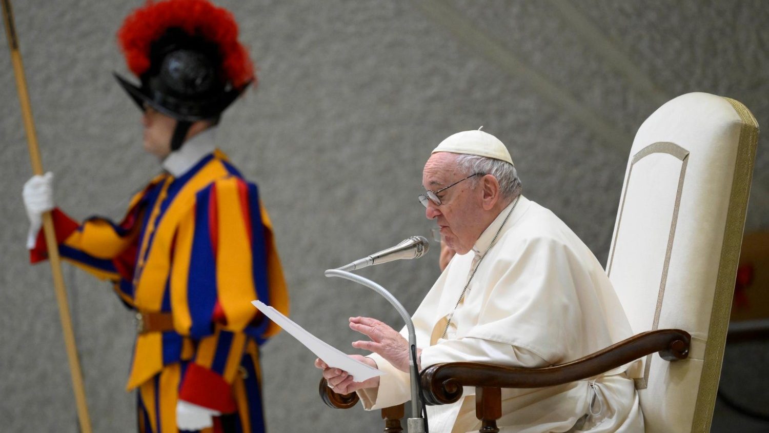 Absay observación No lo hagas El Papa advierte: “el demonio sabe engañarnos y disfrazarse de ángel” -  Vatican News
