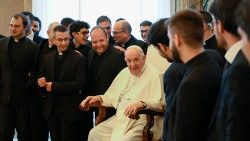 Ilustrační foto: Papež František se seminaristy římské diecéze