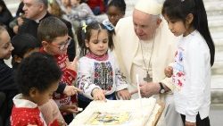 Festa di compleanno per il Papa organizzata dal Dispensario Santa Marta l'anno scorso (18 dicembre 2022)