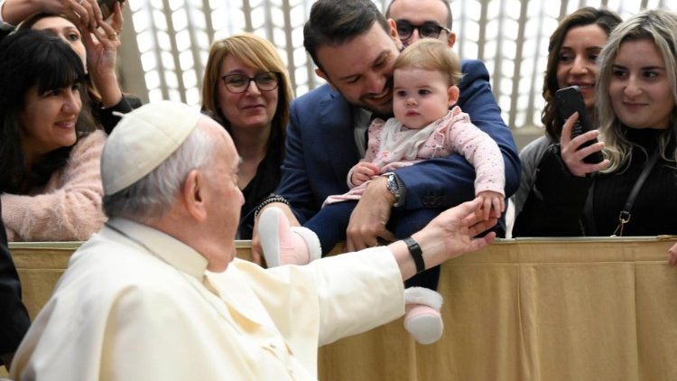 Đức Thánh Cha gặp gỡ nhân viên Vatican