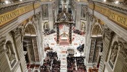 Lungo la navata destra della Basilica di San Pietro si inaugura un accesso nuovo che consentirà meno file per chi vuole sostare in preghiera 