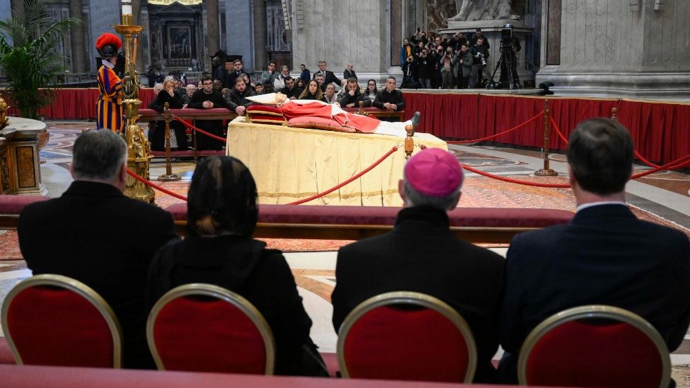 Les fidèles rendent un dernier hommage à Benoît XVI - Basilique Saint-Pierre, mardi 3 janvier 2022