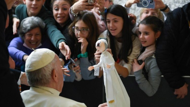 Ao final da Audiência, Papa saudou os fiéis