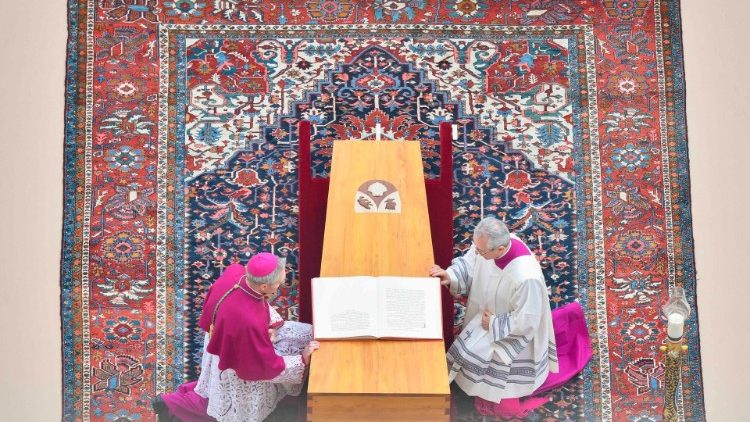 Benedikto XVI karstas Šv. Petro aikštėje