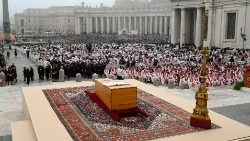 Heilige Messe für den verstorbenen emeritierten Papst Benedikt XVI.