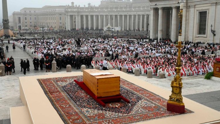 Погребальная Месса на площади Святого Петра (Ватикан, 5 января 2023 г.)