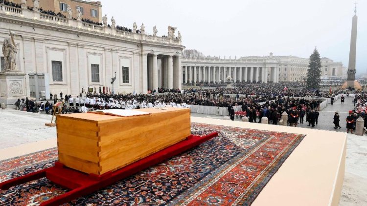 Литургия за погребението на Бенедикт XVI