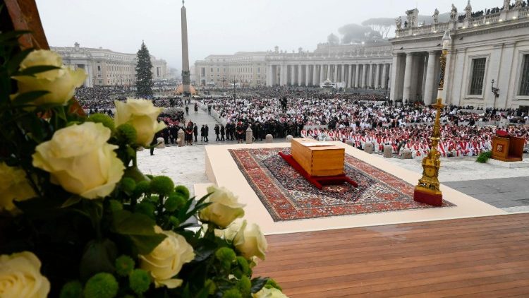 I funerali del Papa emerito in Piazza San Pietro