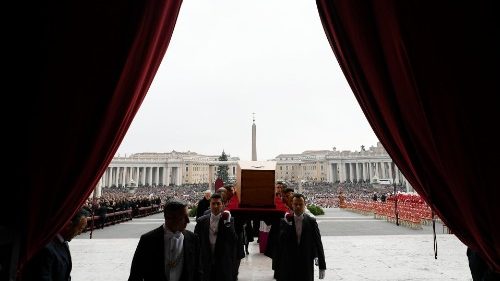 Obsèques de Benoît XVI: l’hommage de François à un «fidèle ami de l’Époux»
