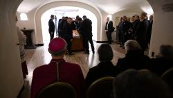 Złożenie ciała Benedykta XVI do grobu