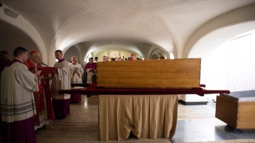 Benoît XVI repose dans la nécropole des Papes