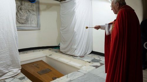 Benedikt XVI. unter dem Petersdom beigesetzt