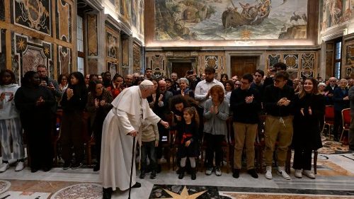 Le Pape invite les jeunes missionnaires à bâtir «l'Arsenal de la paix»