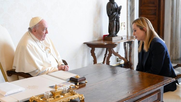 Papa Francesco e la presidente Meloni 