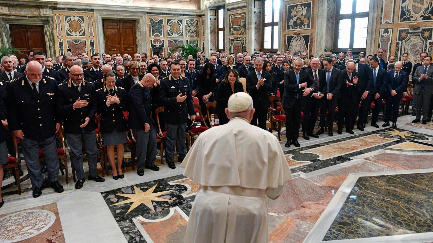 Il Papa ha ringraziato le forze dell’ordine nell’area intorno al Vaticano