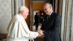 Le Pape et le maire de Rome, au Vatican, le 12 janvier 2023. 