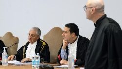 Der Prozess in den Vatikanischen Museen wegen angeblicher Straftaten mit Mitteln des Heiligen Stuhls