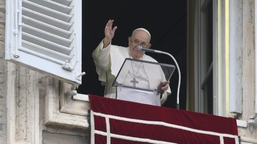 Pope at Angelus: Be free from attachments, make way for the Lord