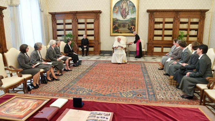Popiežius Pranciškus ir Socialinės tarnystės seserų kongregacijos seserys 