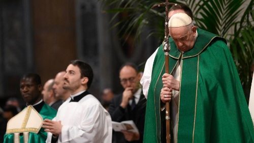 Pápež František: Cíťme sa byť povolaní dať telo Božiemu slovu