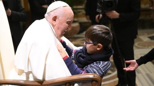 Il Papa: dagli anni ’60 ad oggi non eliminato il sottosviluppo, puntare sull’educazione