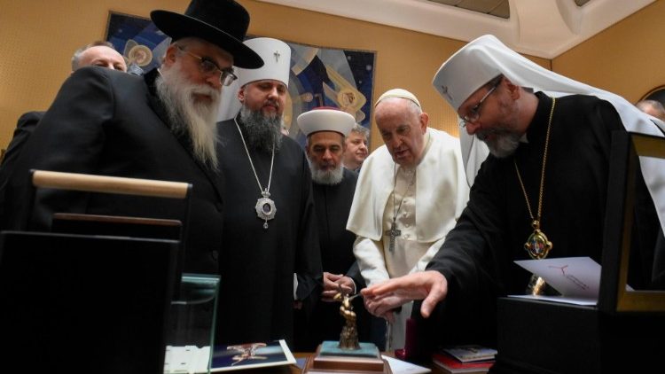 Il Papa con la delegazione del consiglio Panucraino delle Chiese e delle Organizzazioni Religiose