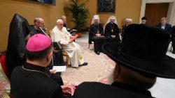 Die ukrainische Delegation beim Papst