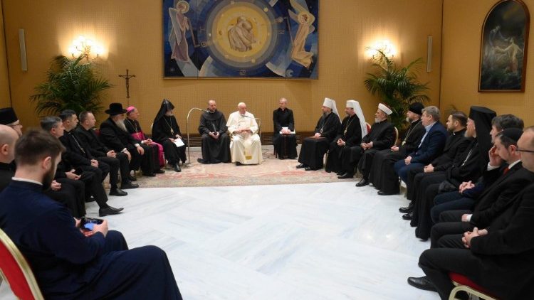 El Papa y los miembros de la Delegación del Consejo Panucraniano de Iglesias y Organizaciones Religiosas de Ucrania