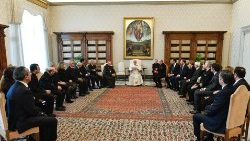 O Papa com a delegação do Instituto Europeu de Estudos Internacionais de Salamanca