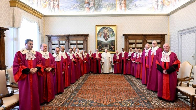 Papa Francisc a primit în audiență Colegiul prelaților auditori ai tribunalului apostolic ”Rota Romana”