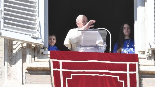 Il Papa invita a pregare per il suo viaggio in Africa, provata da lunghi conflitti