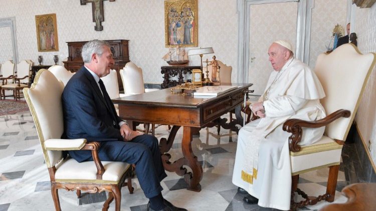  El Papa Francisco y el Alto Comisionado de la ONU para los Refugiados, Filippo Grandi