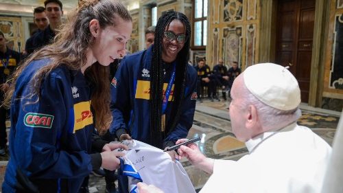 Papst an Volleyballer: Nie die Amateur-Dimension vergessen